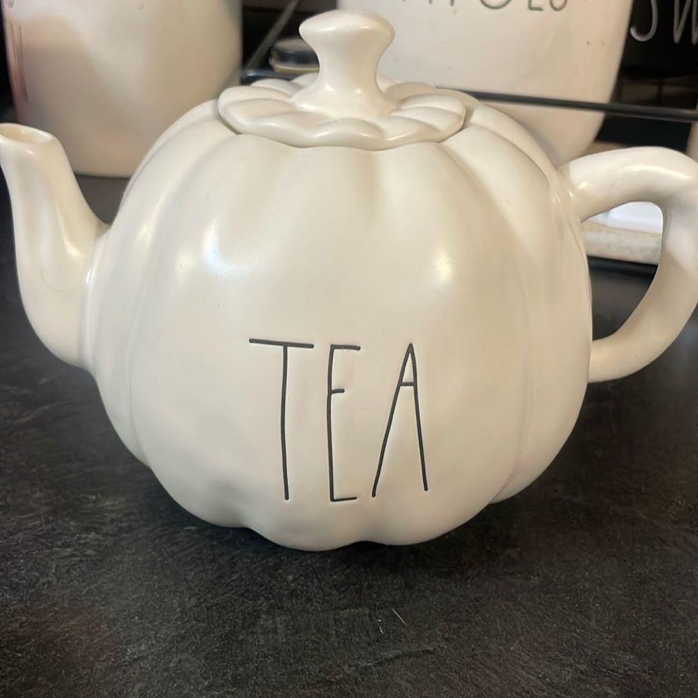 Rae Dunn pumpkin tea pot.